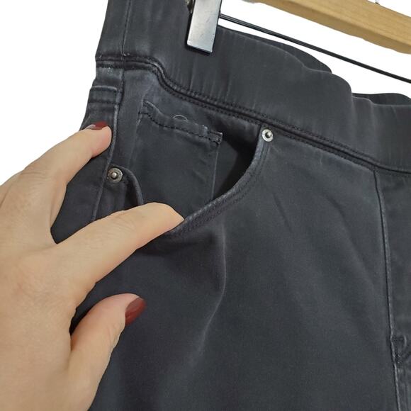 Levi's | Shaping Legging with Pockets and Faux Fly - Picture 3 of 11